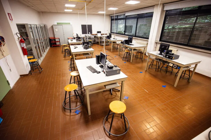 Laboratorio di Fisica - Liceo Aldo Moro